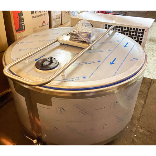 Вертикальный цилиндрический танк охладитель молока на 500л Melasty с системой взвешивания (Турция)